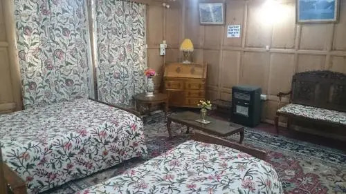 Shabistan Group of Houseboats