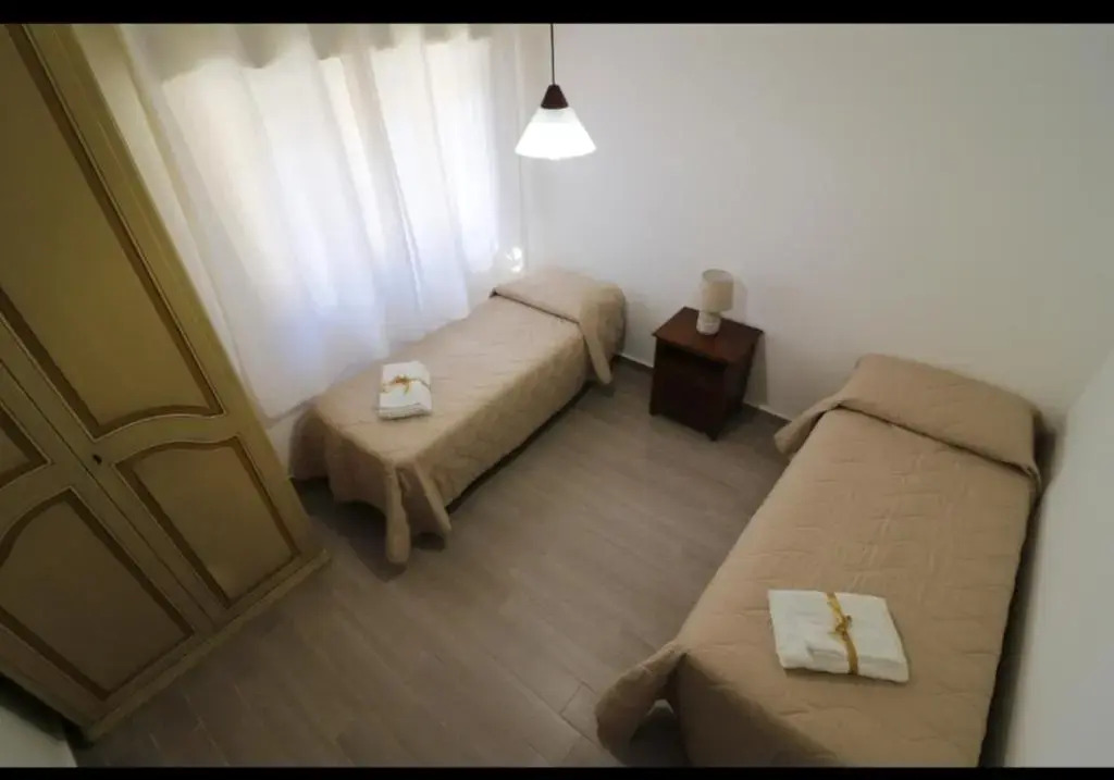 2 bedrooms appartement with enclosed garden and wifi at Palermo 1 km away from the beach