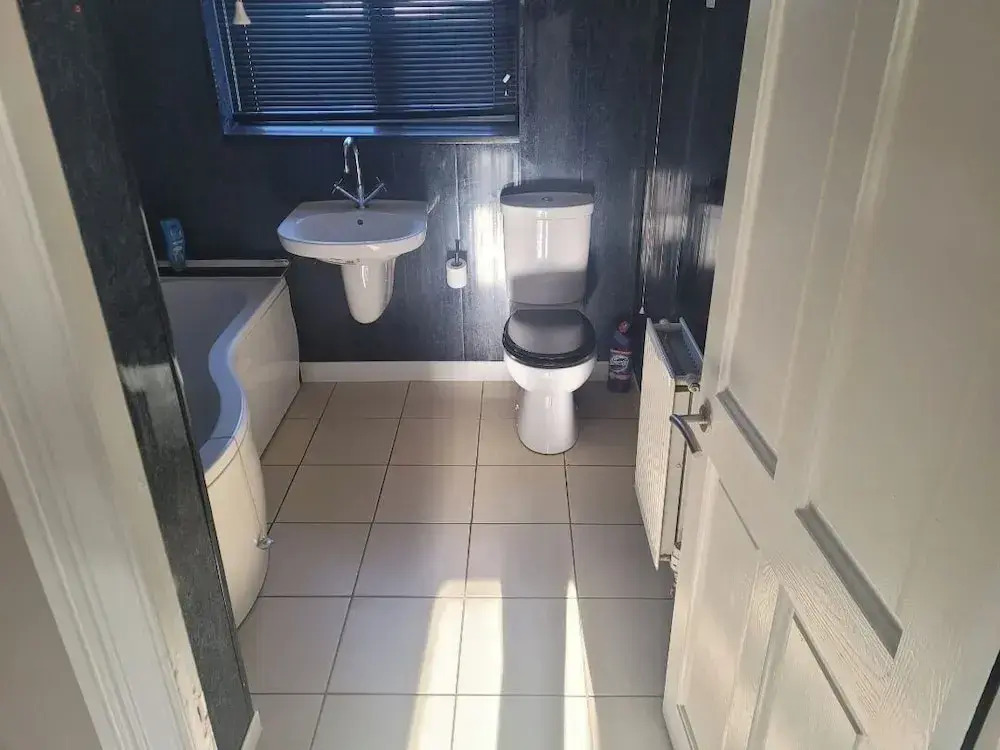 Eco Friendly White House Sleeps 8