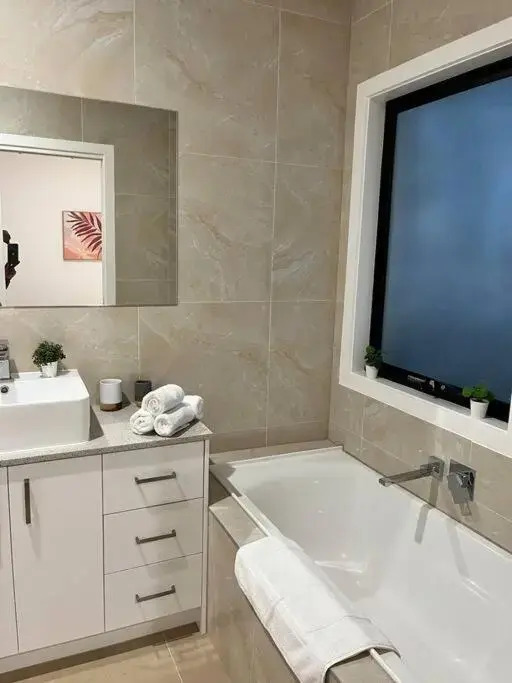 Brand New Modern 2 BR Guesthouse at Airport!