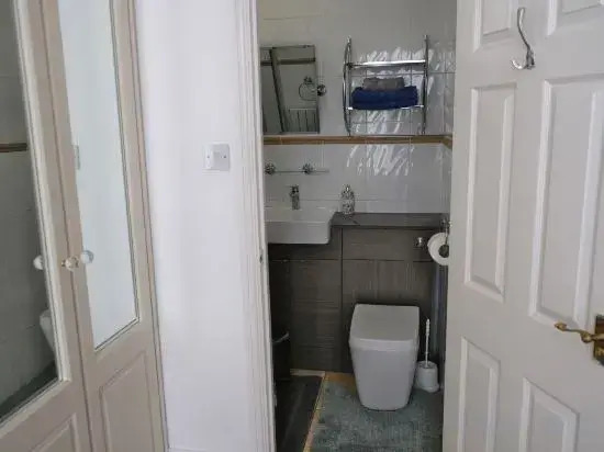 Lovely 1 Bedroom Apartment with Free Parking
