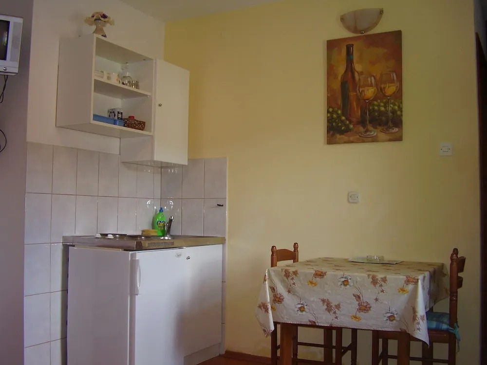Studio Apartments Teuta & Agron
