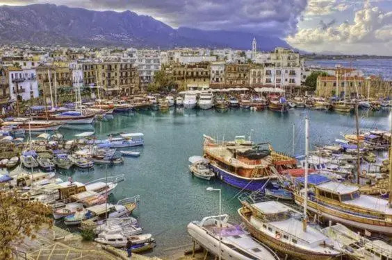 Central Girne Studio Flat with Rooftop Pool