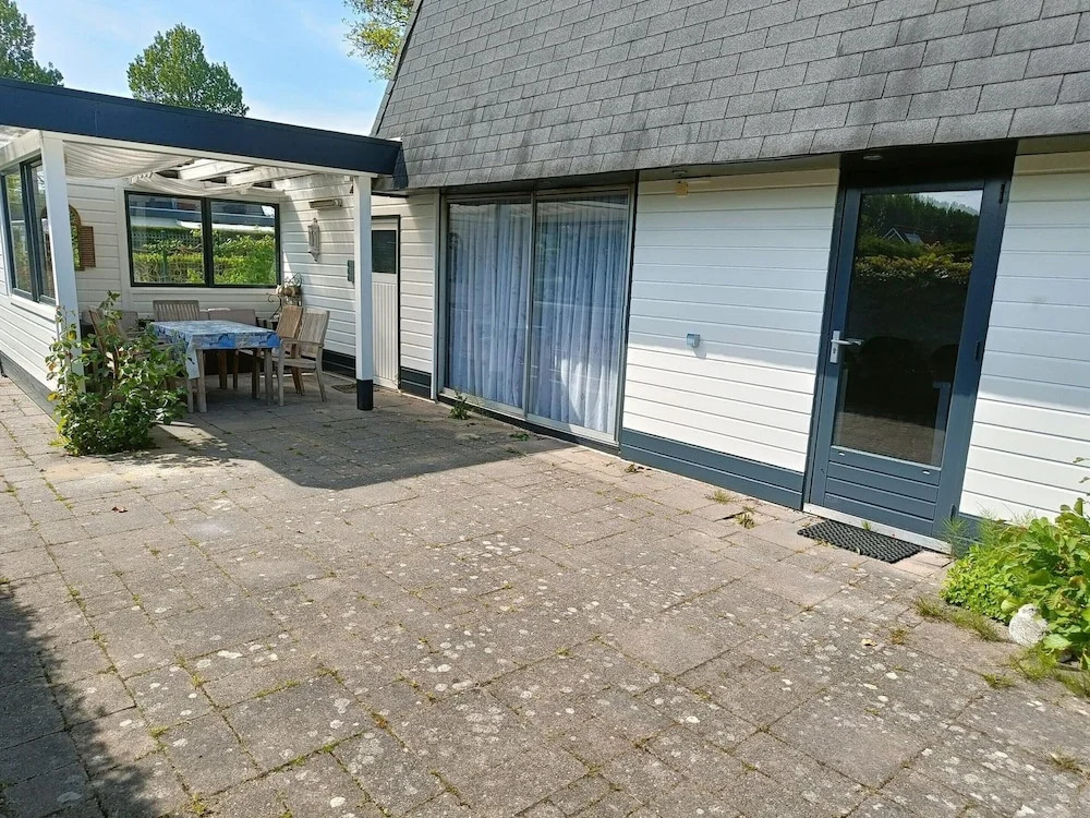 Zeeland Home With Fireplace