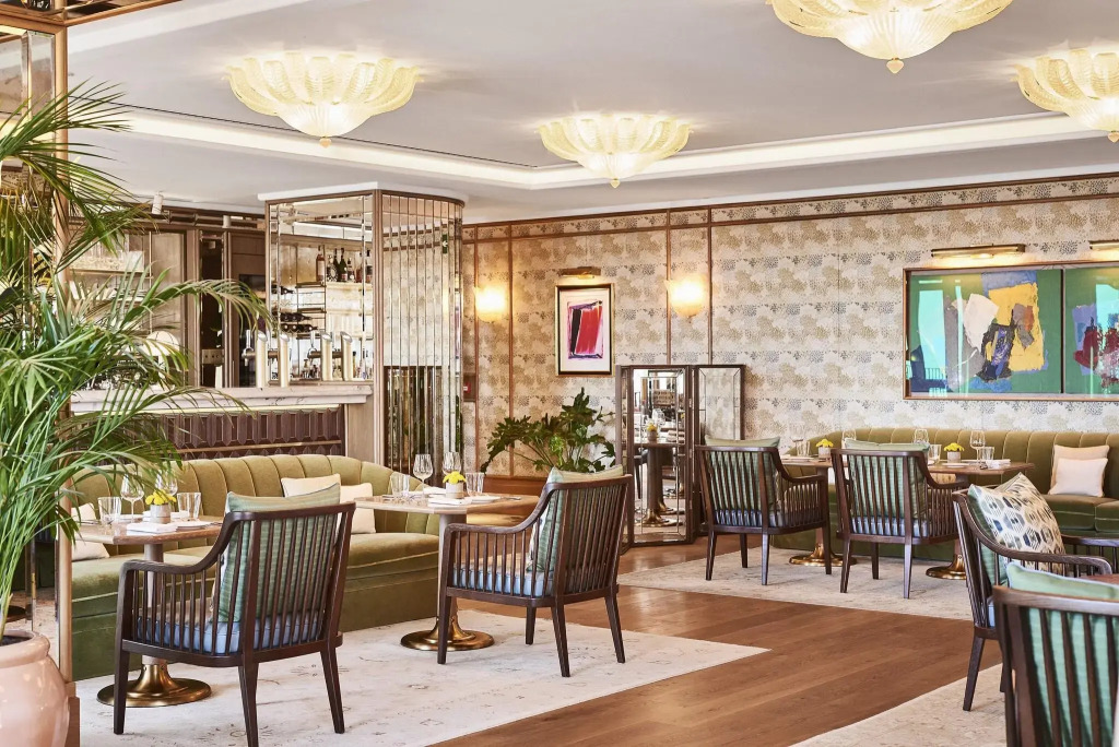 Отель Four Seasons Hotel Madrid