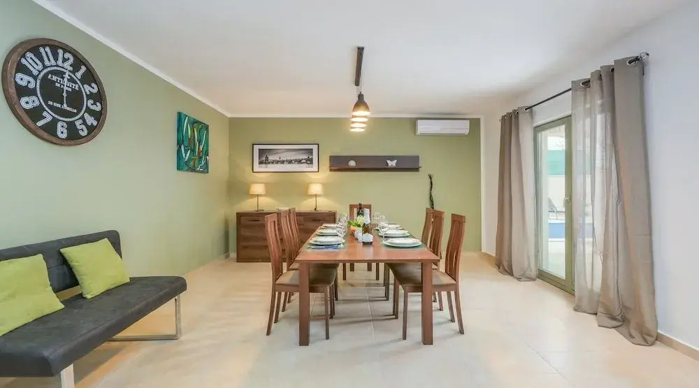 Villa Martin - Fast WiFi, Near restaurant, Fenced Yard, Pavilion, Center of Village