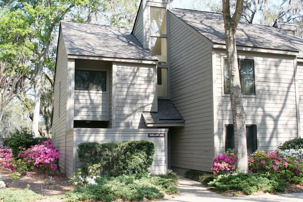 Heritage Villa 2221 by RedAwning
