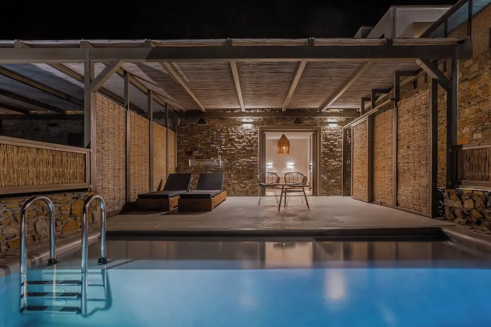 Amal Kythnos Suites