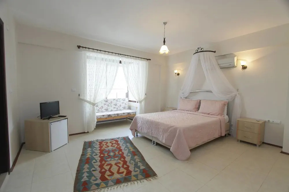 Queen Nano Hotel