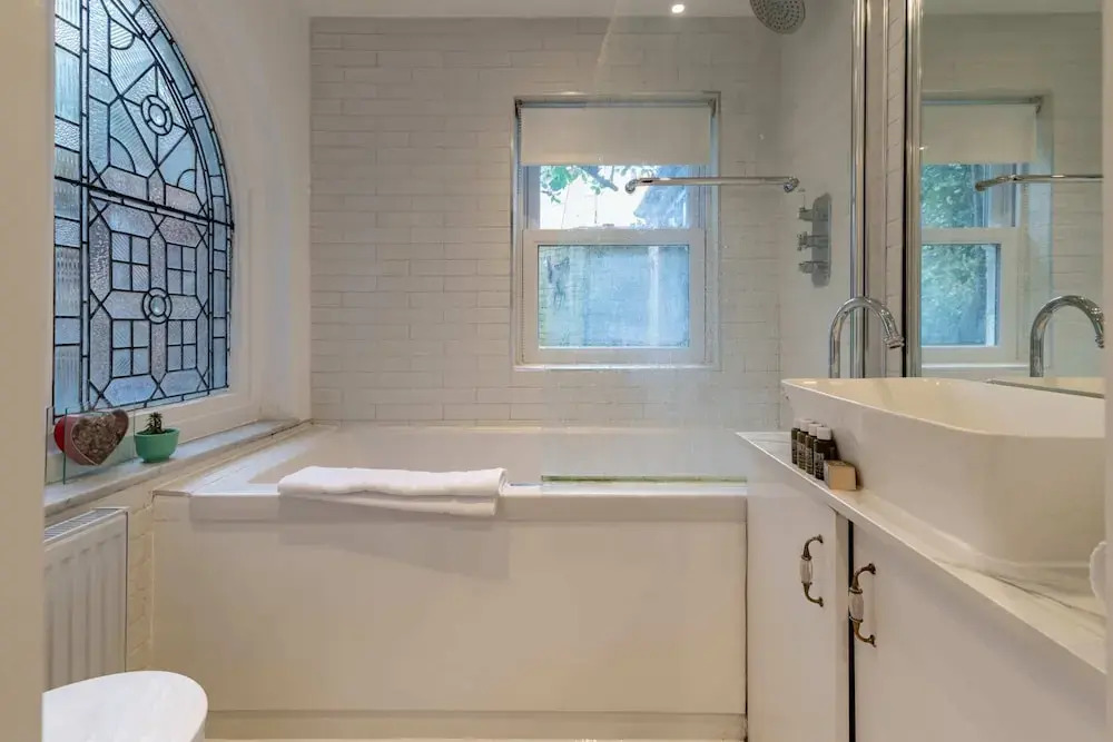 Beautiful Two Bed Abode In South West London