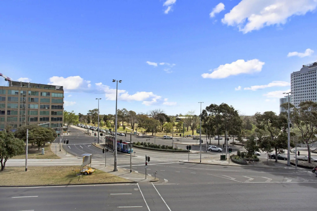COMPLETE HOST Park View St Kilda
