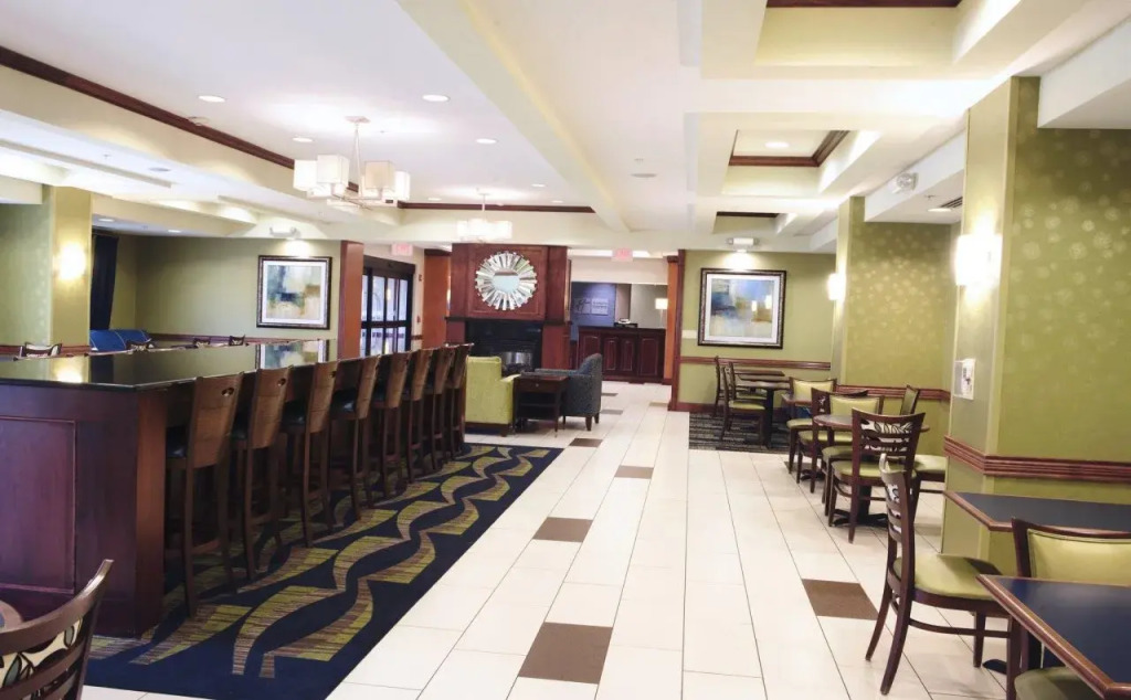 Holiday Inn Express and Suites Urbandale Des Moines by IHG