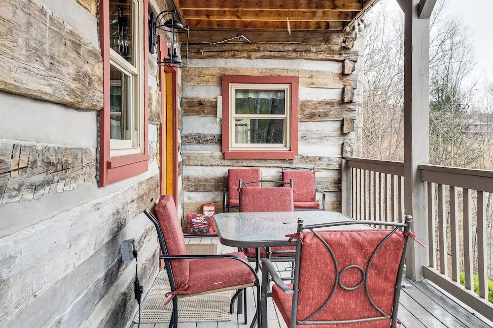 Spacious Gatlinburg Cabin w/ Hot Tub & Game Room!