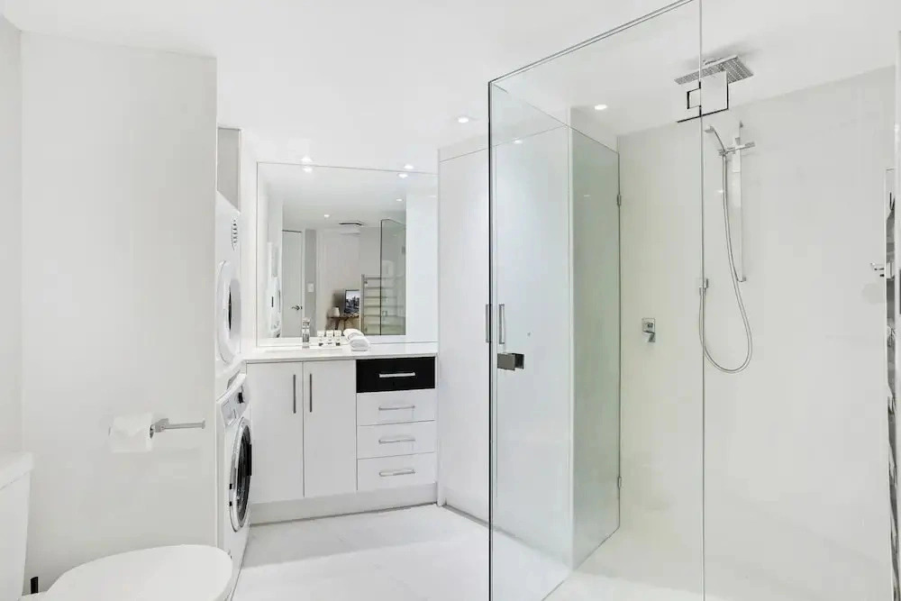 Comfy 2-bed With Pool and Secure Parking
