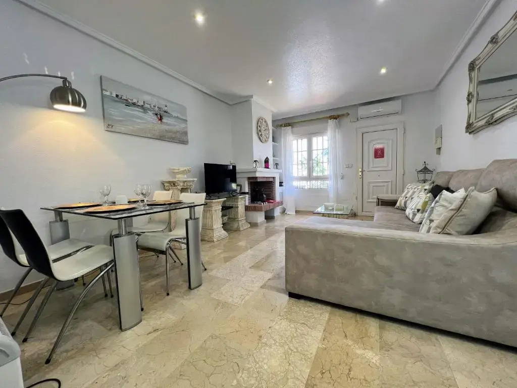 Nice Ground Floor Apartment with Communal Pool in Los Dolses LD279