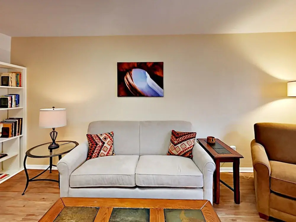 Bishops Lodge Unit 18 - 1 Br Apts