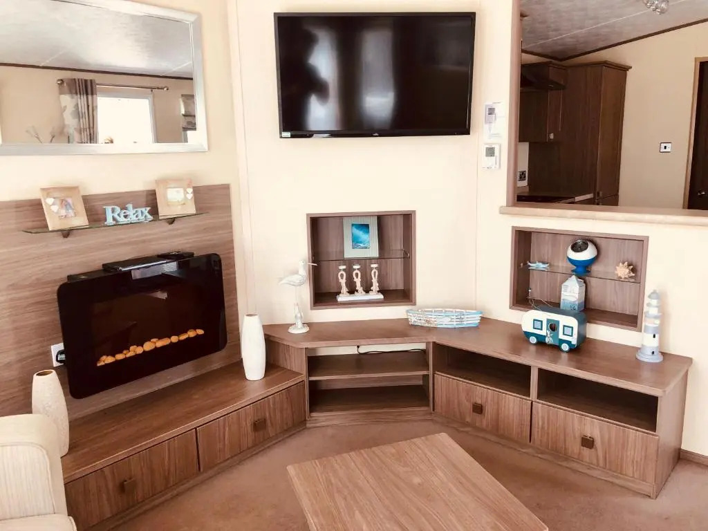 Family Seaside Retreat Private Stay at 5-Star Rockley Holiday Park Poole
