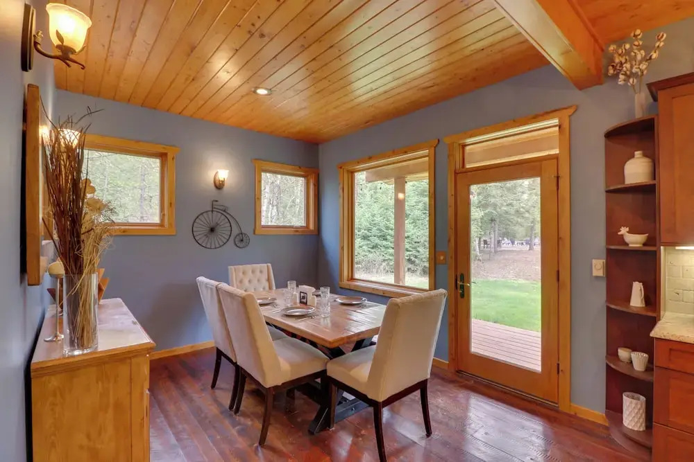 Enchanting Glacier Park Getaway by Flathead Lake!