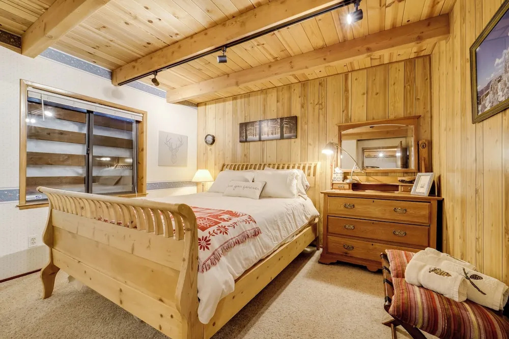 6 Mi to Sugar Bowl Resort: Soda Springs Cabin