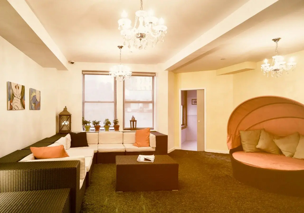 Q4 Hotel and Hostel