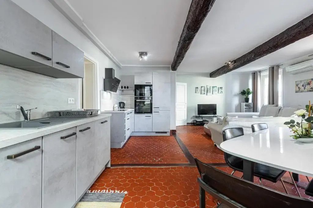 Large 3 Bdr Old Town - AC