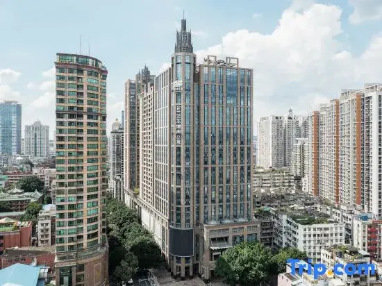 E-Dragon Hotel-500meters to BeijingRoad STN-Grand Buddha Monastery-Sacred Heart Cathedral