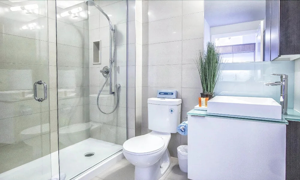 Avalon suites - Bluejays & Convention Center