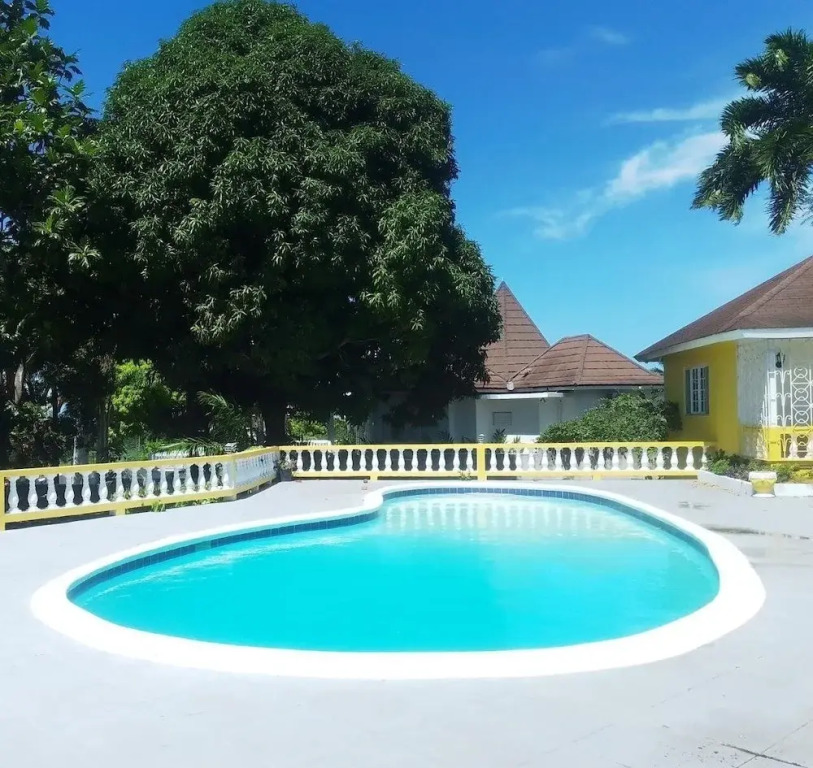 Ironshore SugarMill Villa w Private Pool villa