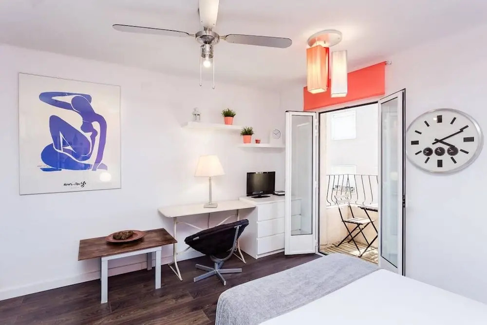 Pleasant Studio With Balcony Close to Camp Nou - Barcelona !
