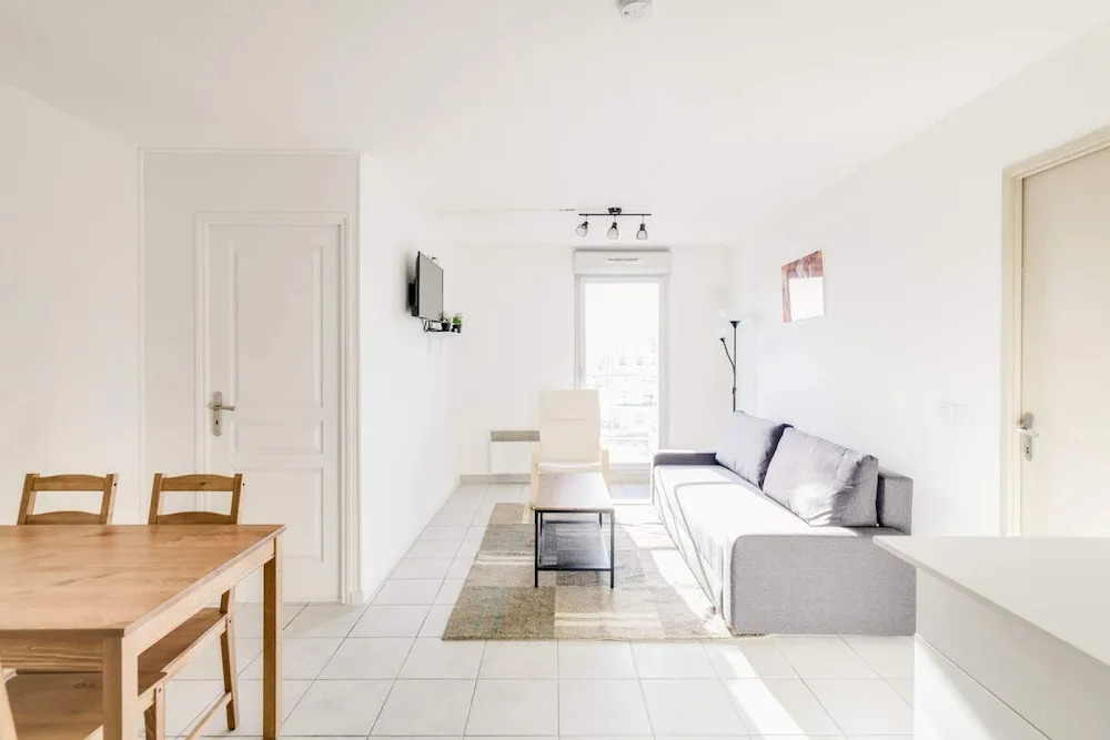 Bright T3 of 54m ² With Balcony