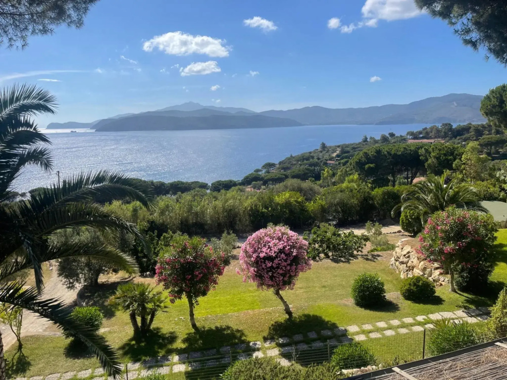 Four rooms with two bathrooms, 6 + 1ps. 450 mt. sea. Fantastic view.-RINA V.
