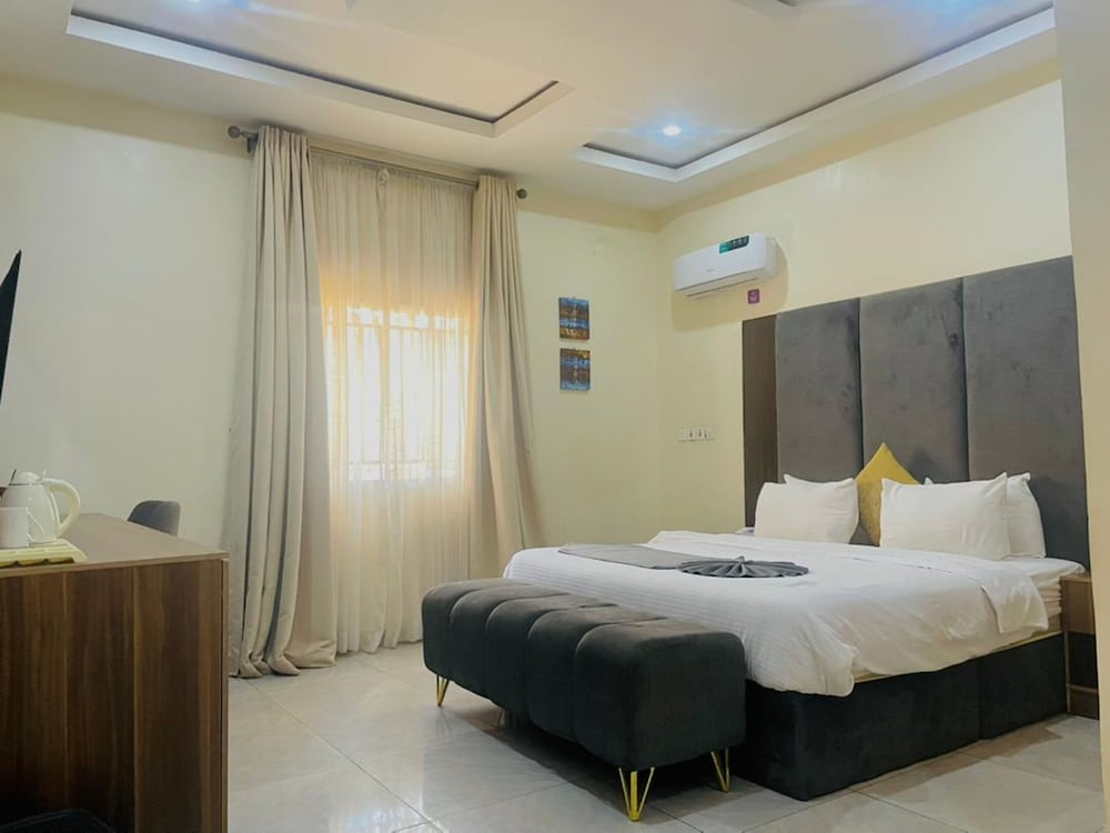 Stallion Luxury Suites