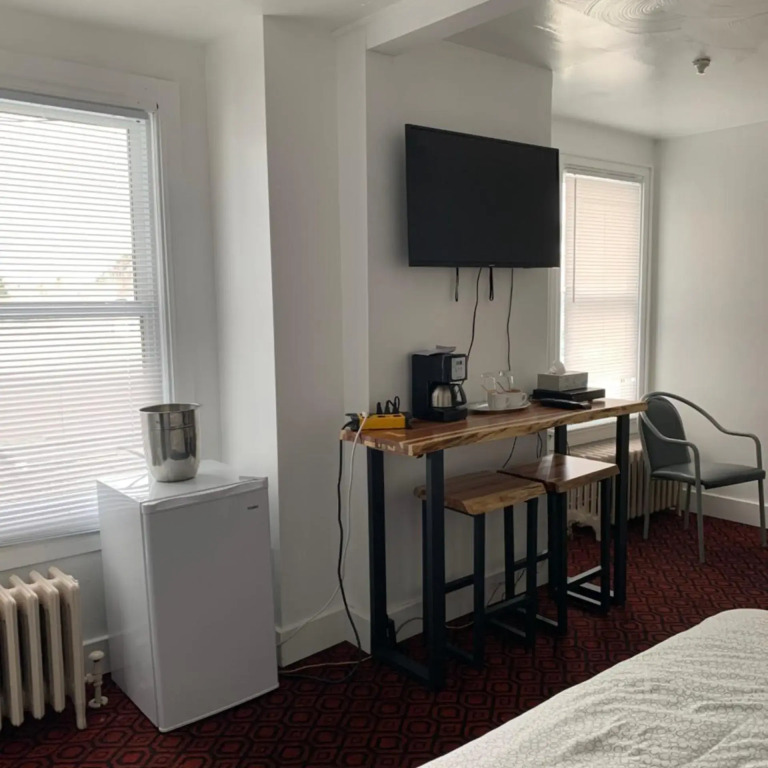 Lakeview Hotel