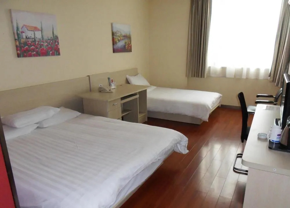 Yixuan Hotel (People's Square, Xiaoshan, Hangzhou)