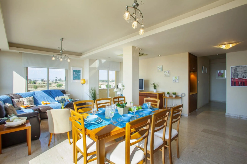 Mackenzie Eftyhia Suite