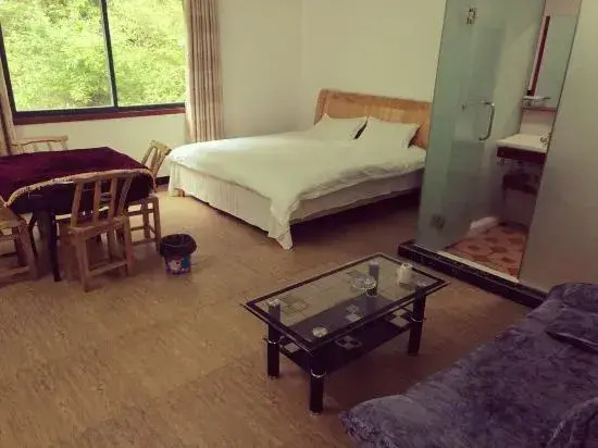 Luotian Yunhai Mountain Villa