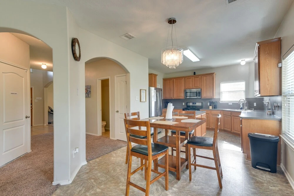 Pet-friendly Pearland Home ~ 21 Mi to Houston!