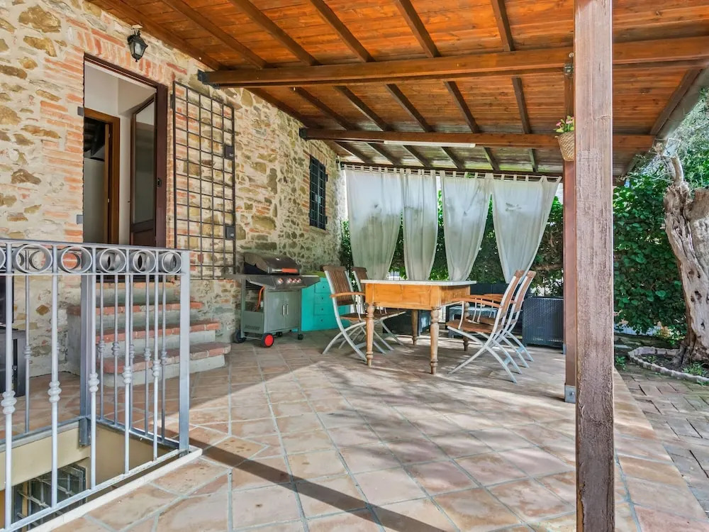 Rustic Holiday Home in Corciano with Swimming Pool