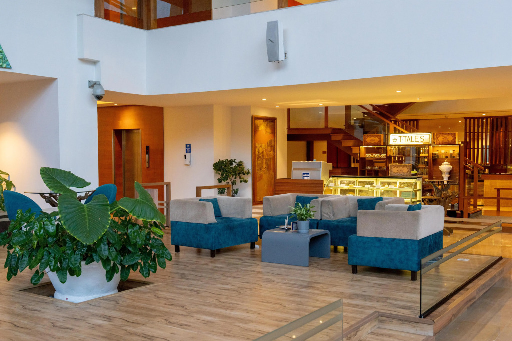 Radisson Blu Plaza Hotel Hyderabad Banjara Hills