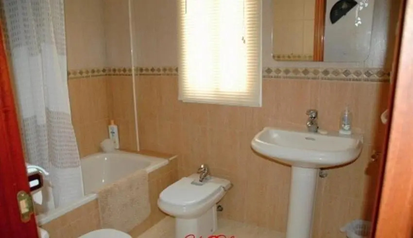 One-bedroom flat 200m from the beach