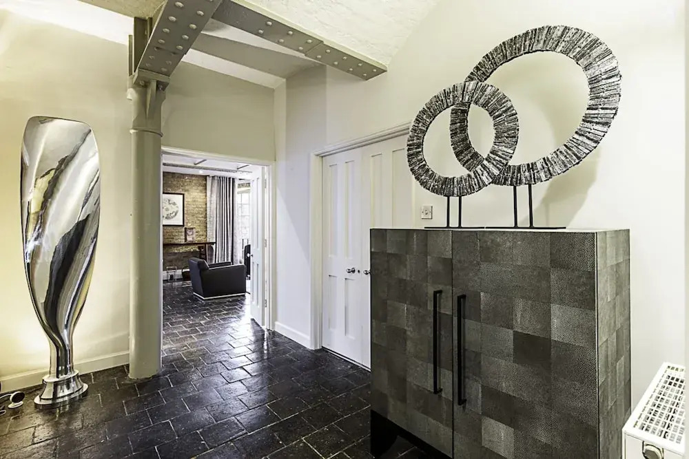 Charming Home in St Katharine Docks