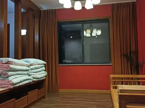Haikou 13 March swimming pool b&B