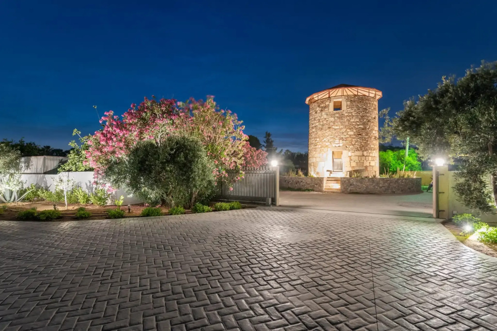 Apollon Windmill Hotel