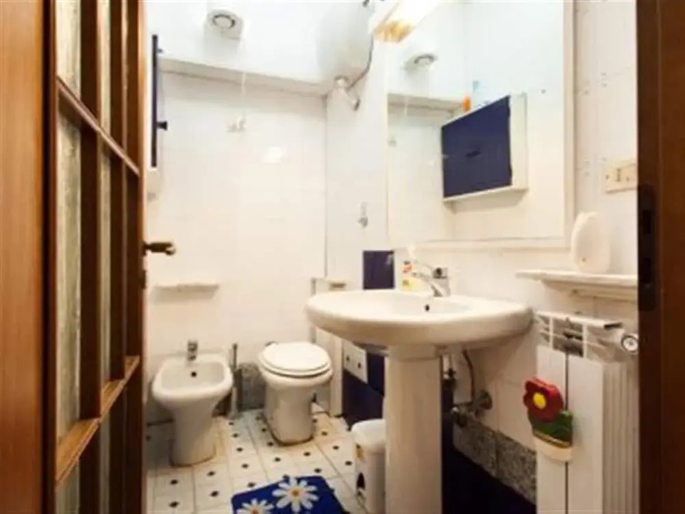 Comfortable Trastevere Apartment, Wifi, Parking