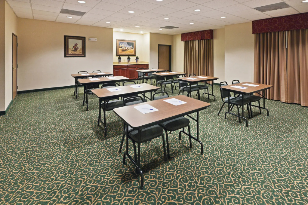 Holiday Inn Express & Suites by IHG