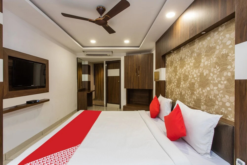 OYO 8977 Hotel Rajnandani Residency