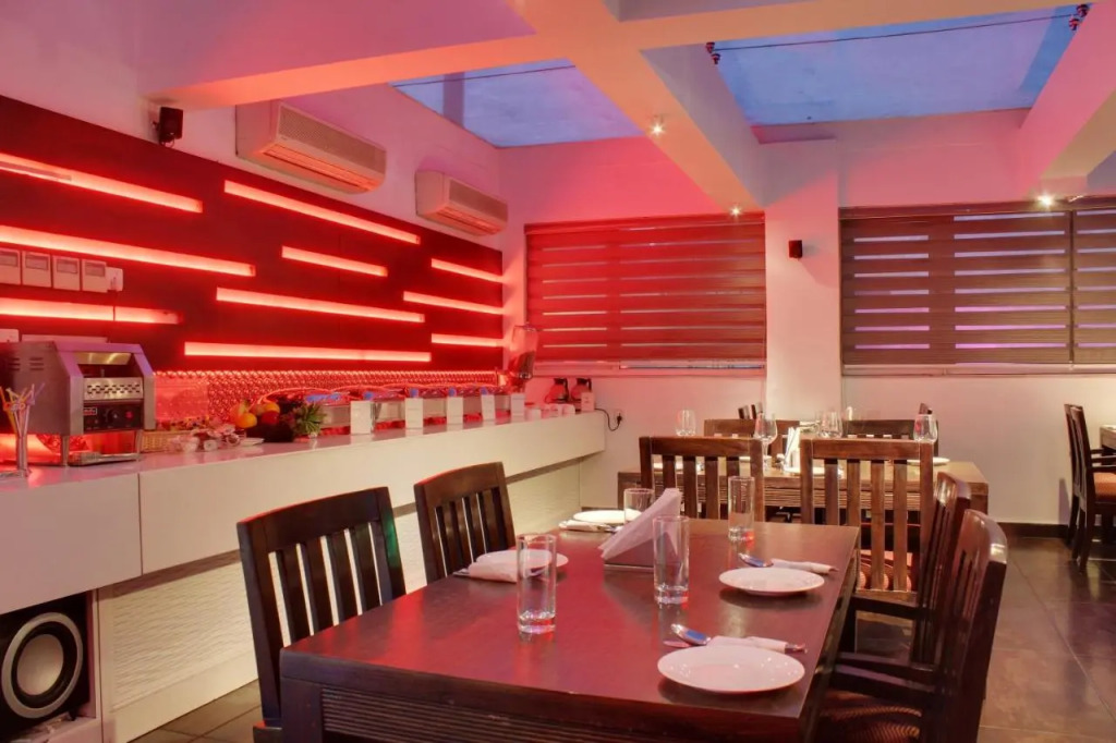 HOTEL GODWIN DELUXE NEAR CONNAUGHT PLACE Offers FREE AIRPORT PICKUP