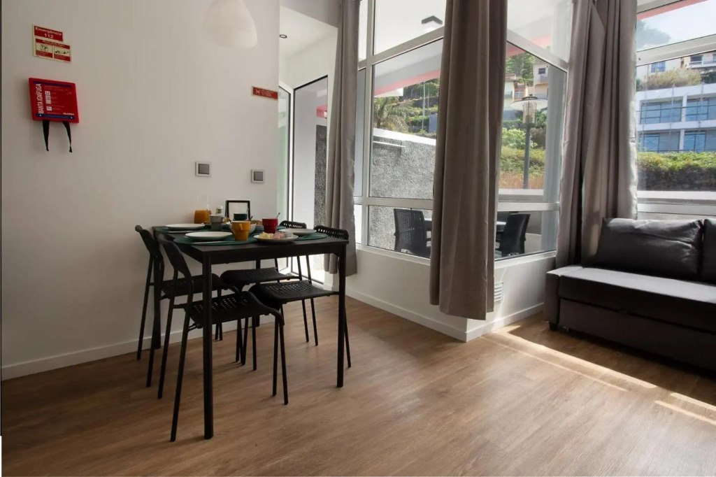 The Jolie - Apartments by the Ocean