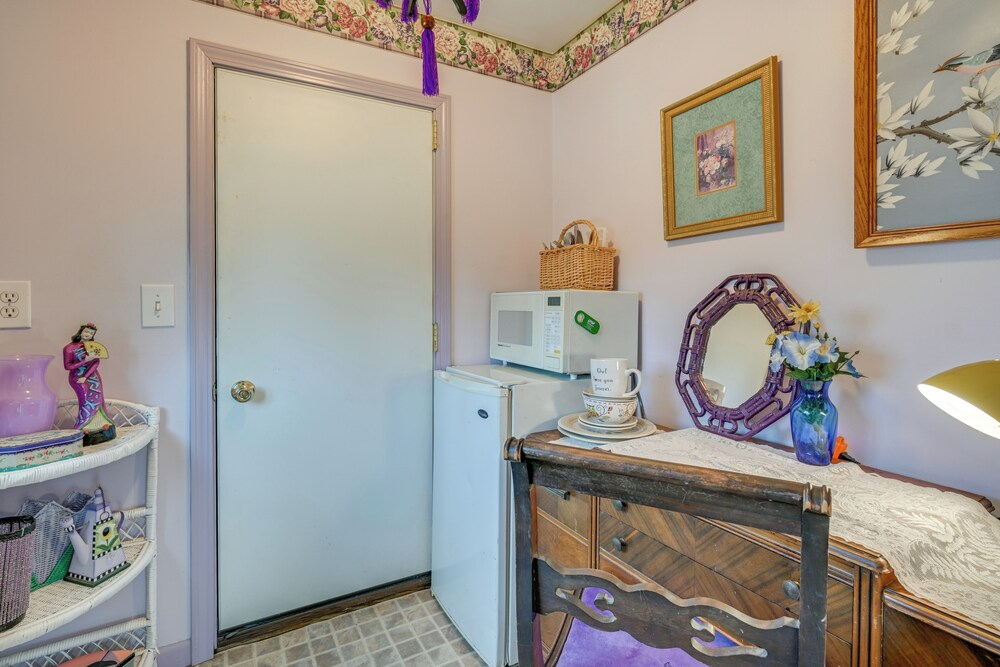 < 1 Mi to Old Town Lansing: Home w/ Furnished Deck