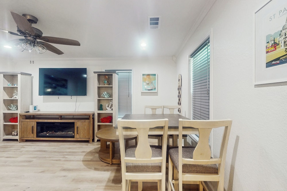 3BR Coastal Home w/ Coastal Design- Steps to Sand